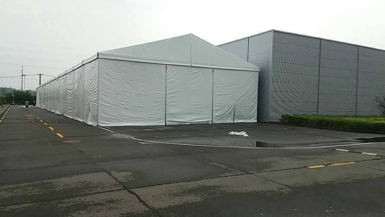 广瑞为武汉科前生物搭建仓储篷房